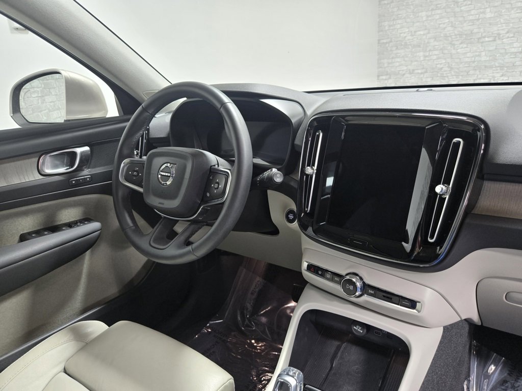 Used 2024 Volvo XC40 B5 Plus image 56