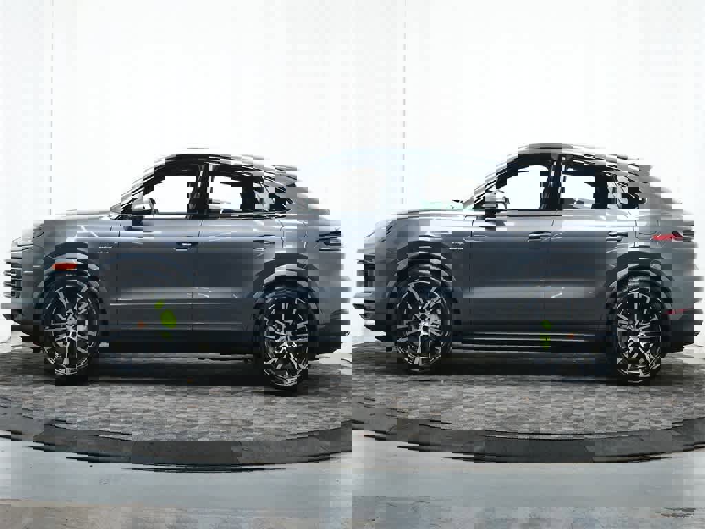New 2025 Porsche Cayenne S image 2