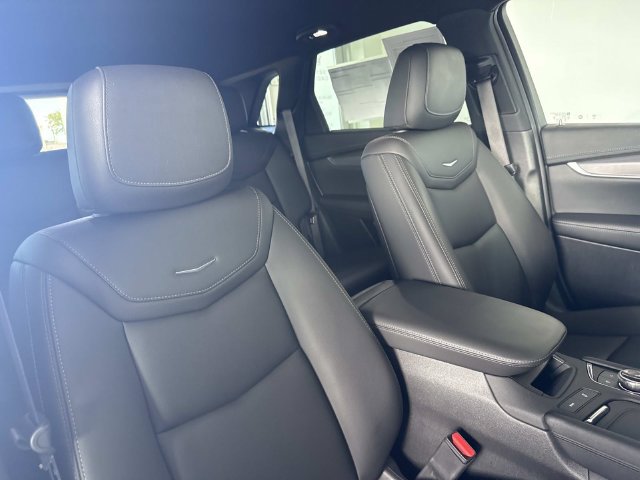 Certified 2024 Cadillac XT5 Luxury w/ LPO, Floor Liner Package AWD/4WD image 51