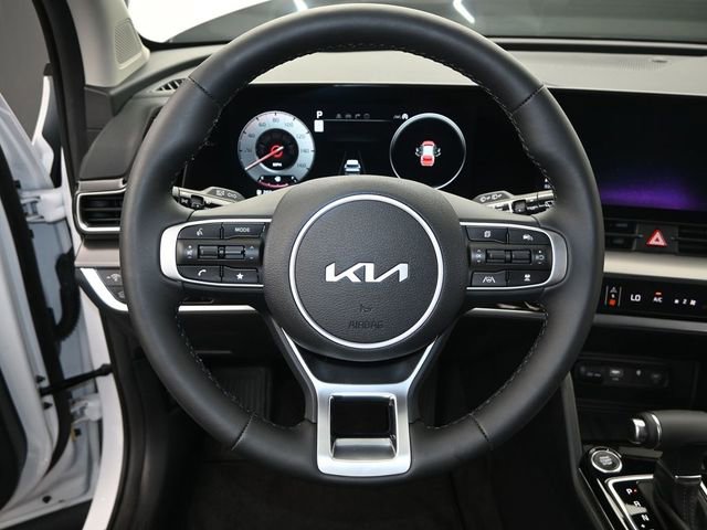 Used 2025 Kia Sportage SX image 5