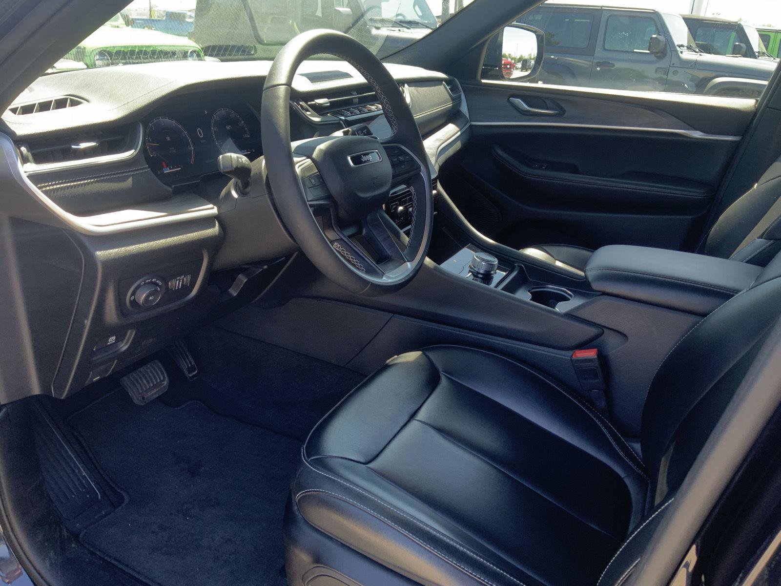 Used 2024 Jeep Grand Cherokee L Limited AWD/4WD image 27
