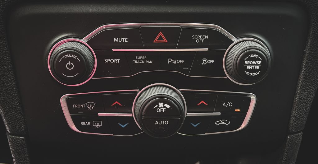 Used 2019 Dodge Charger SXT AWD/4WD image 14
