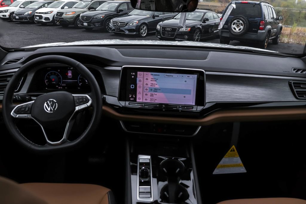 Used 2025 Volkswagen Atlas Cross Sport SE image 28