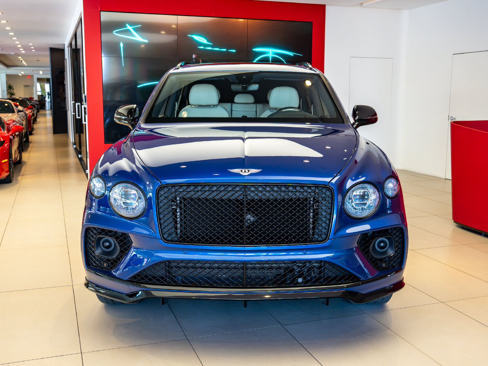 Used 2022 Bentley Bentayga AWD/4WD image 2