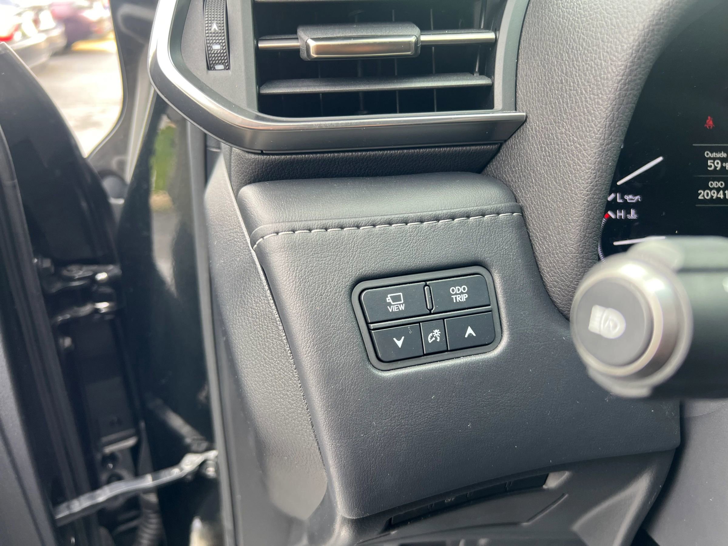 Used 2024 Lexus LX 600 4WD w/ Luxury Package image 17