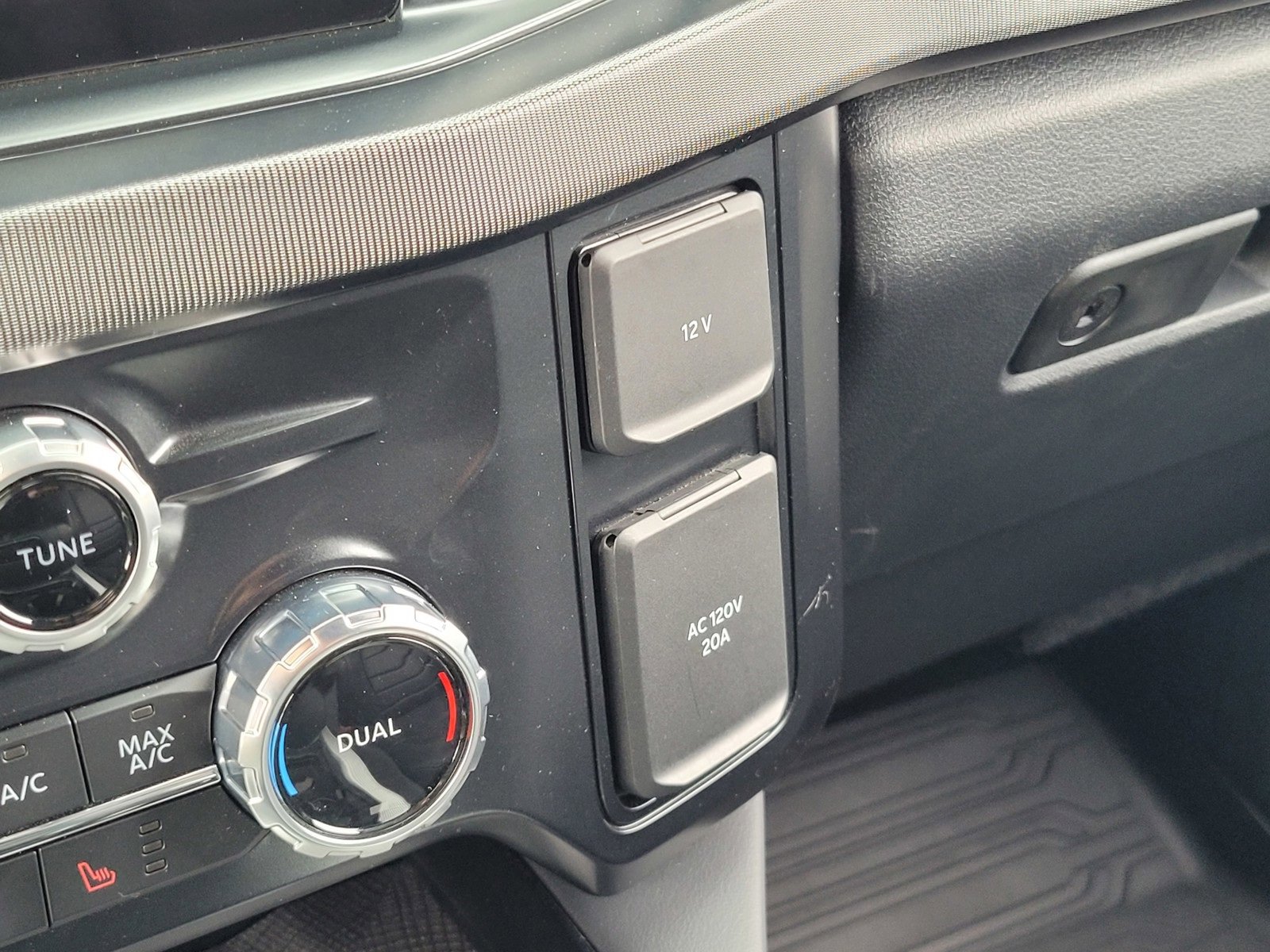 Used 2025 Ford F350 Platinum image 25