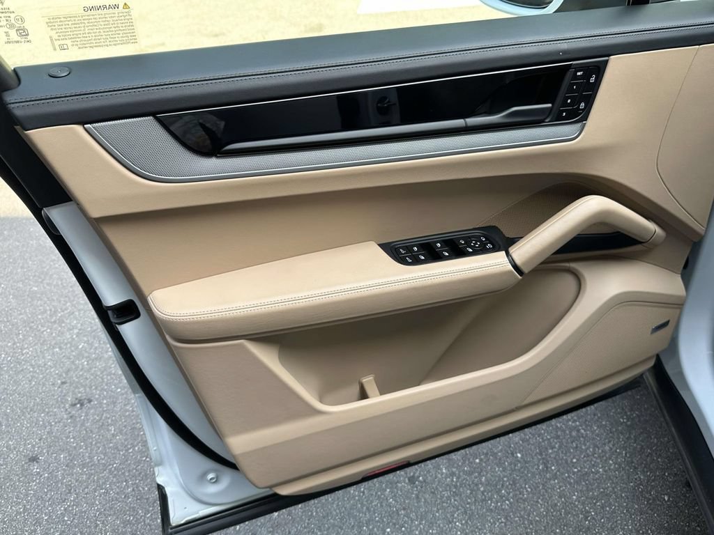 Certified 2026 Porsche Cayenne AWD/4WD image 17