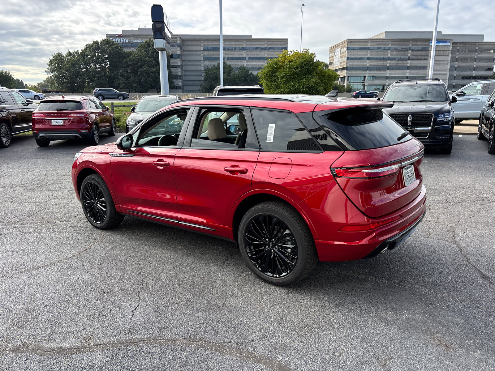 New 2026 Lincoln Corsair Reserve w/ Jet Appearance Package image 5