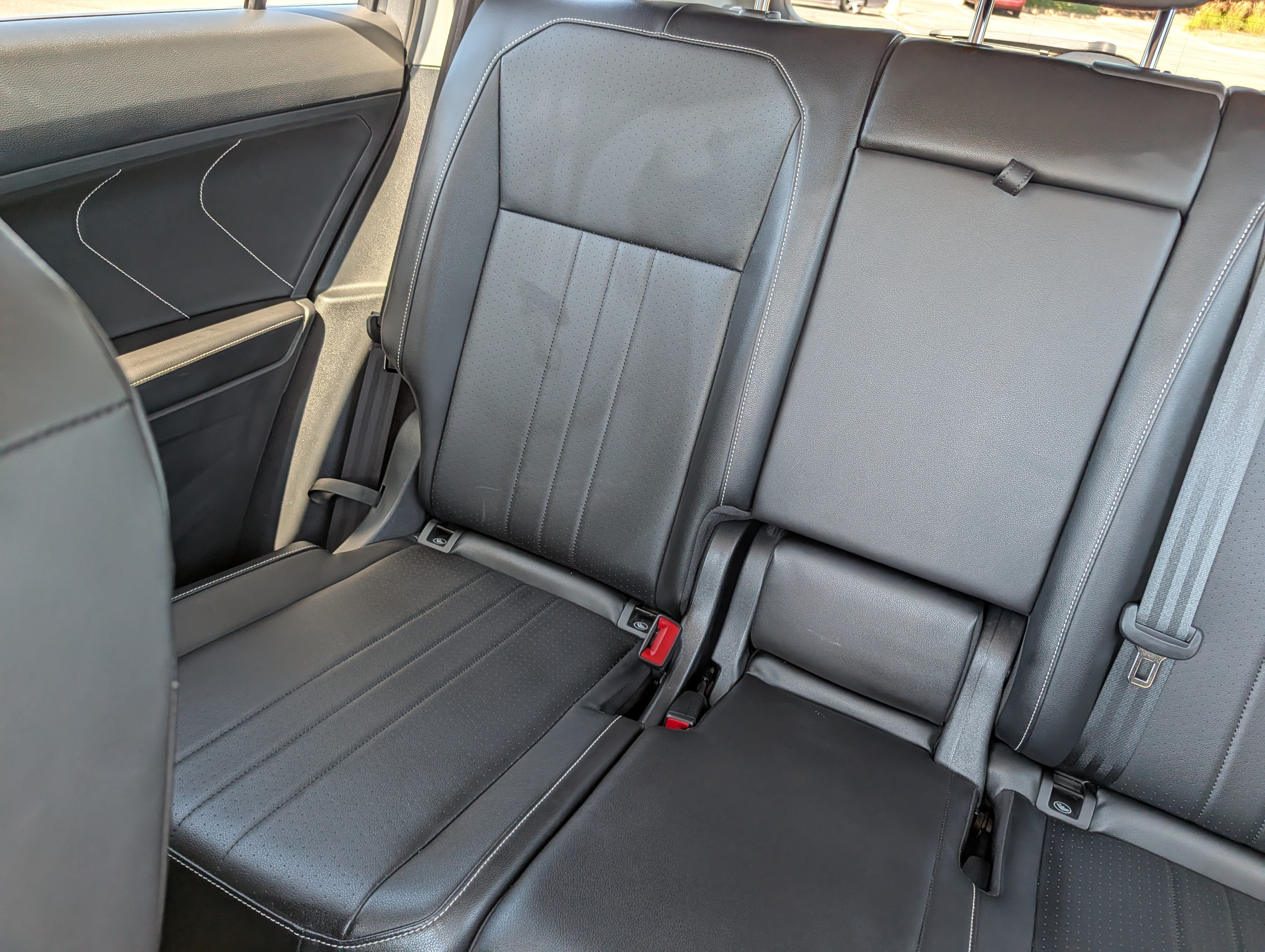 Used 2022 Volkswagen Tiguan SE AWD/4WD image 12