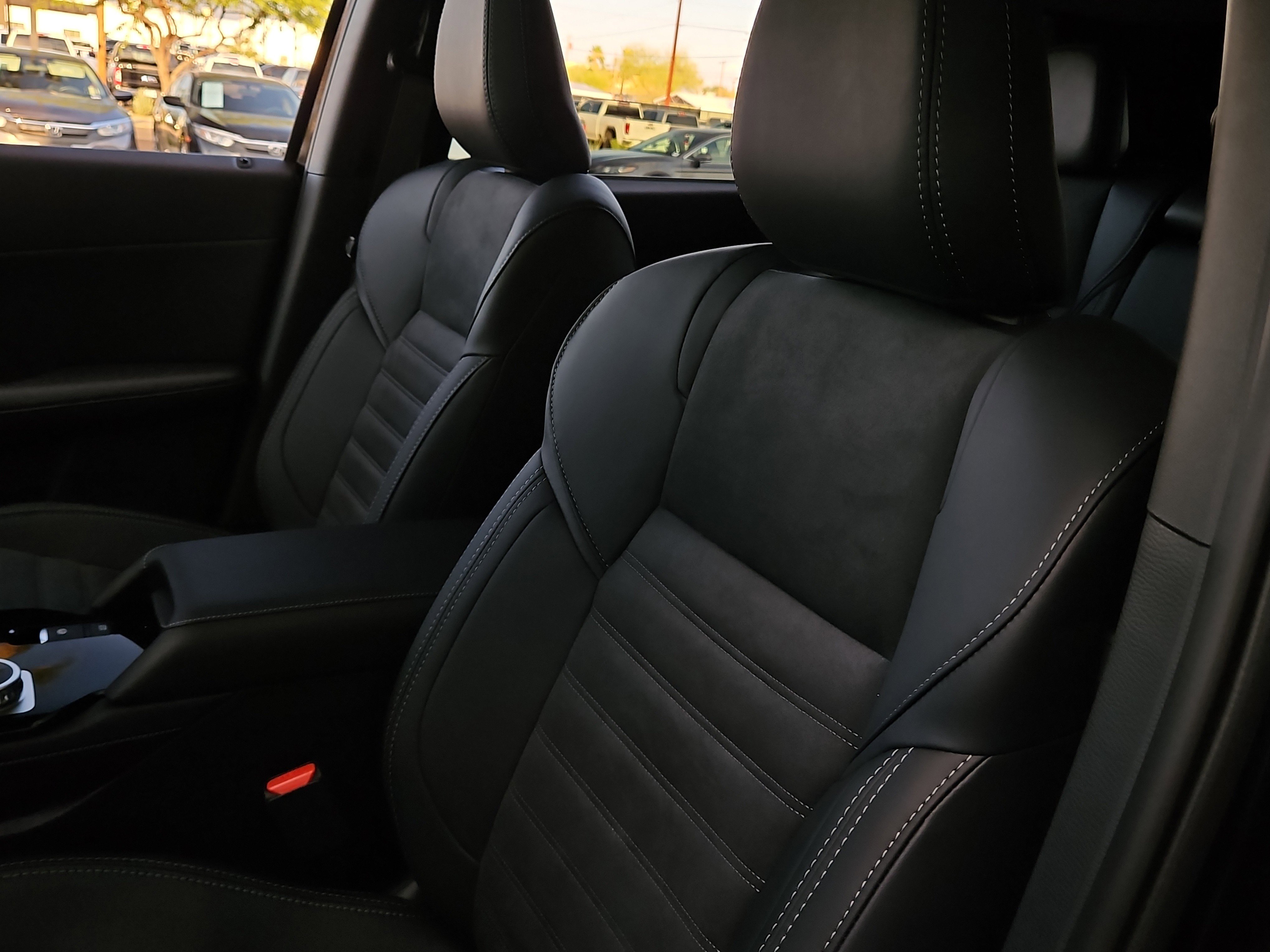 New 2025 Mitsubishi Outlander SE image 9