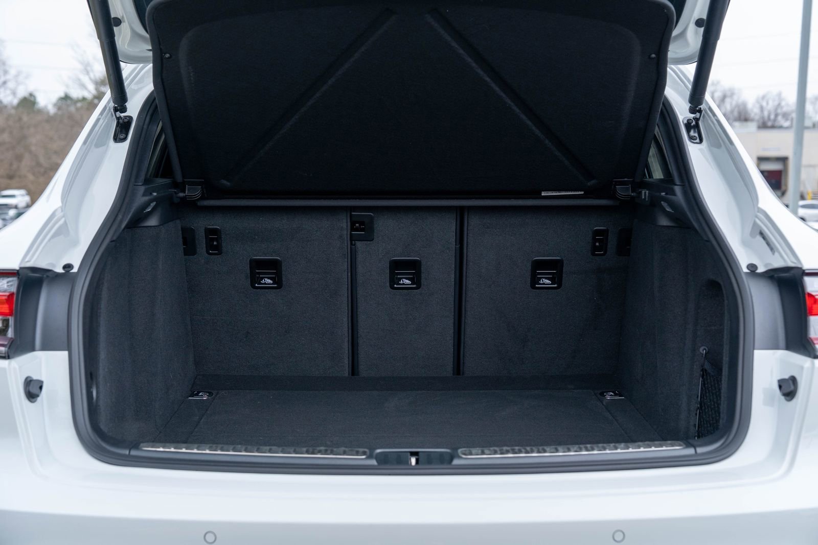 Certified 2025 Porsche Macan image 16