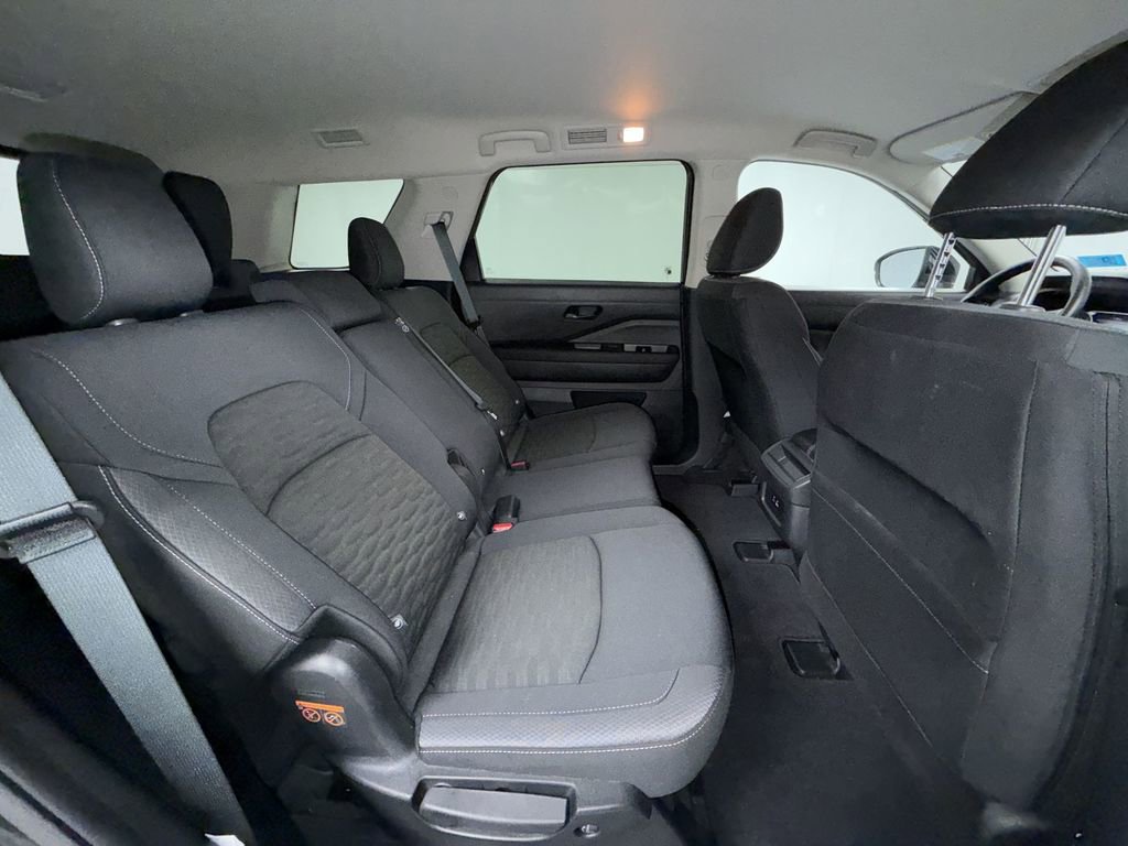 Used 2025 Nissan Pathfinder S image 8