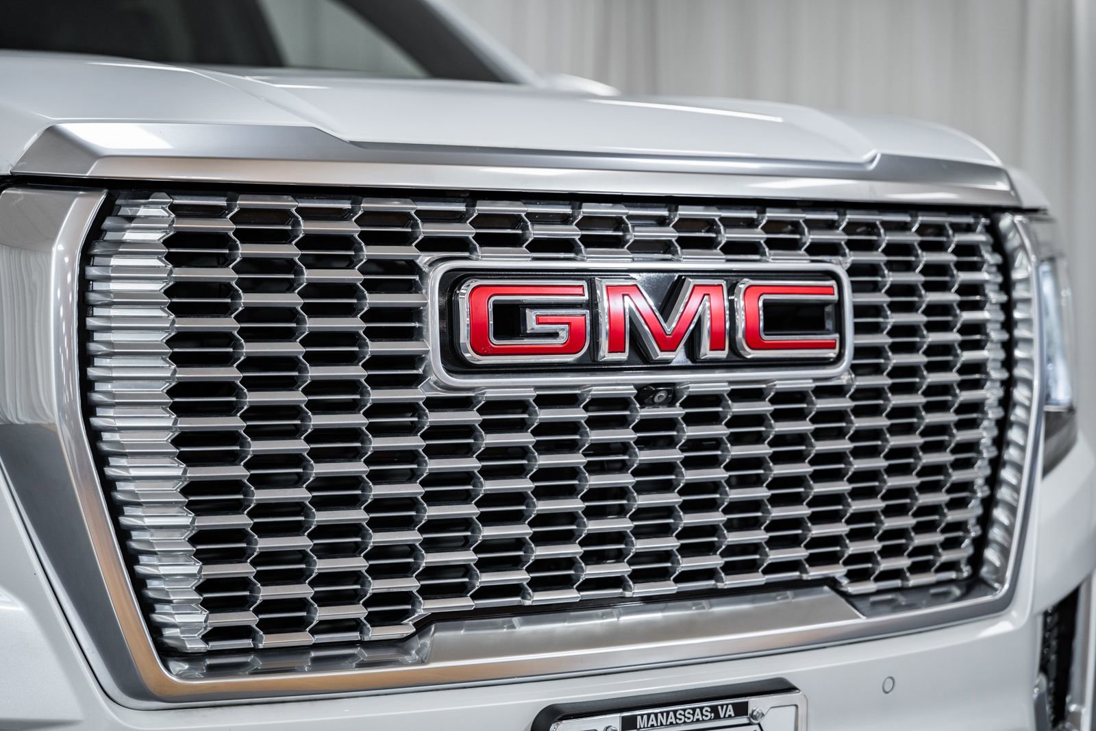 Used 2022 GMC Yukon Denali w/ Denali Premium Package AWD/4WD image 14