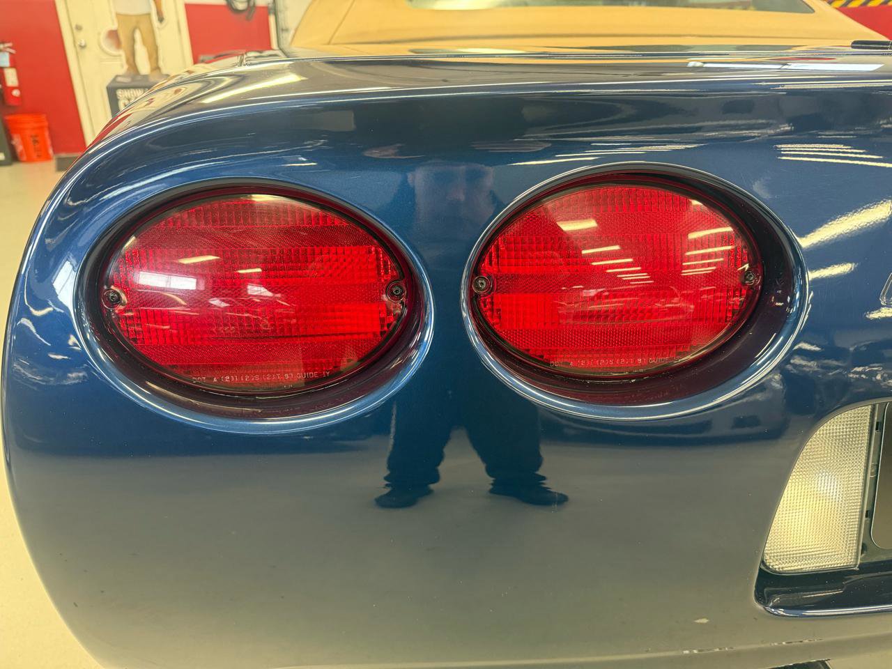 Used 2000 Chevrolet Corvette Convertible image 11