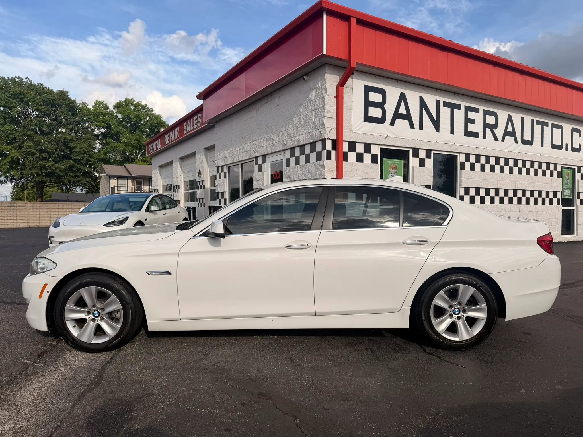 Used 2013 BMW 528i xDrive Sedan AWD/4WD image 2