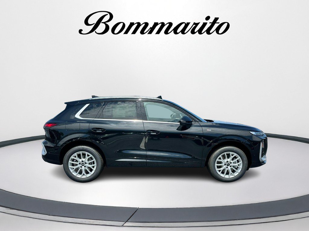 New 2026 Audi Q3 quattro 2.0T AWD/4WD image 2