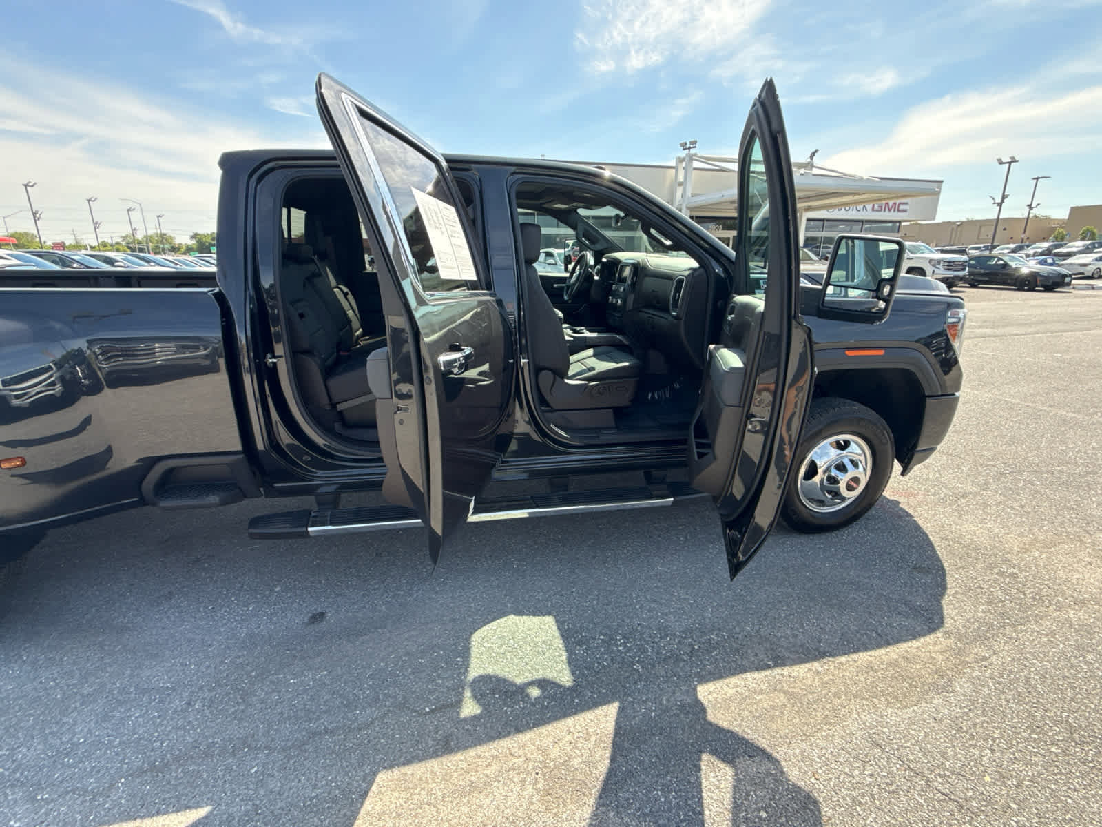 Used 2020 GMC Sierra 3500 Denali w/ Denali Ultimate Package AWD/4WD image 27
