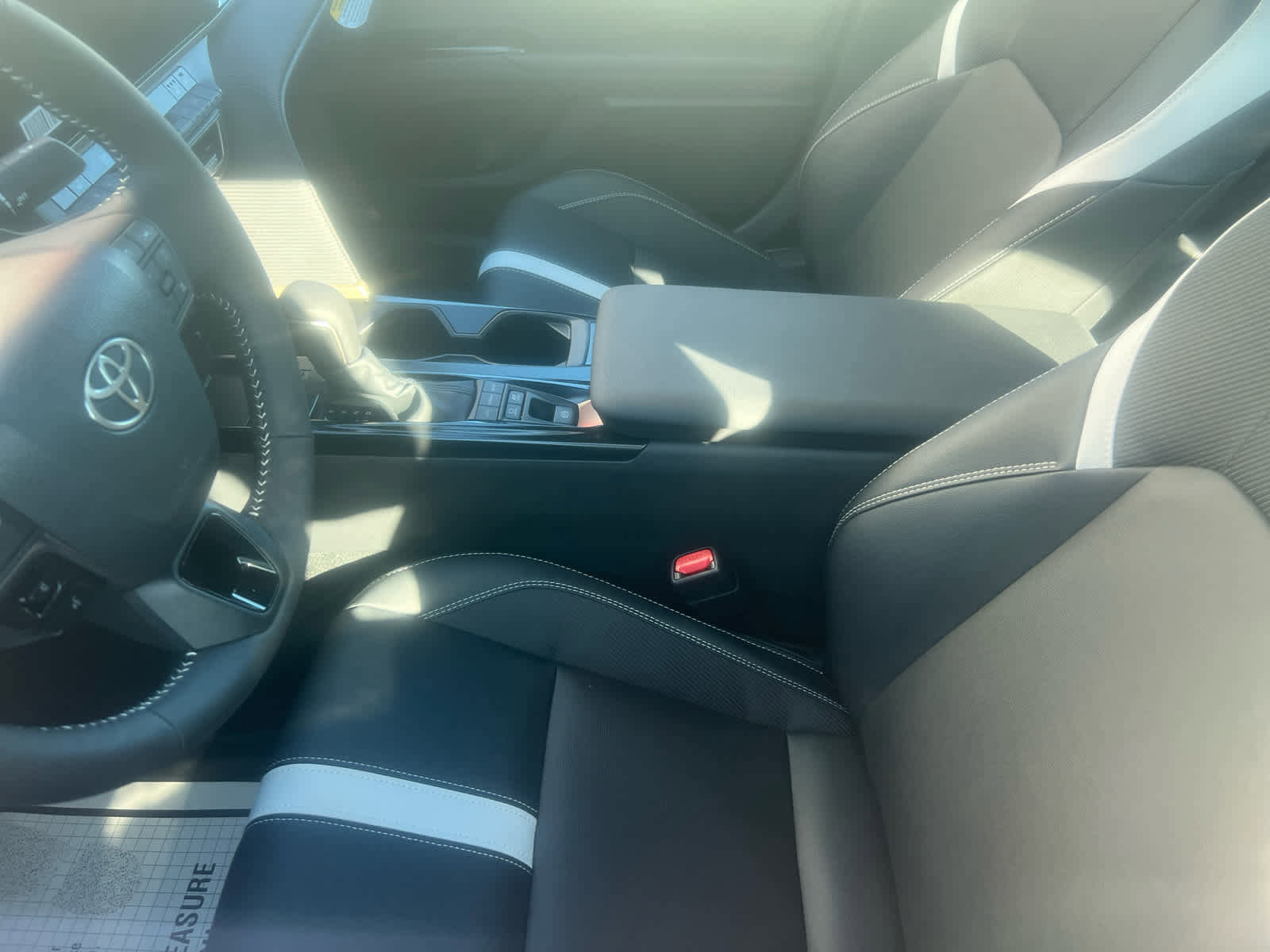 New 2026 Toyota Camry Hybrid FWD image 8