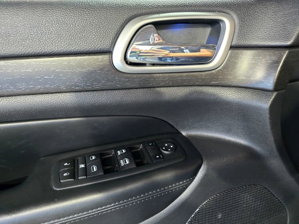 Used 2015 Jeep Grand Cherokee Altitude RWD image 13