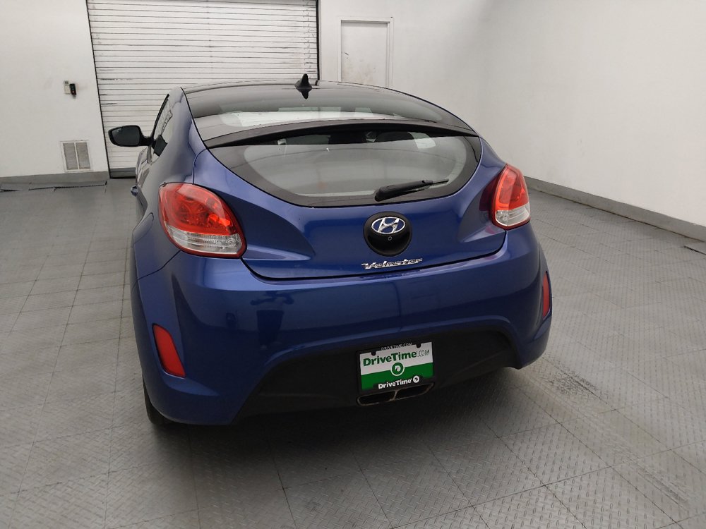 Used 2017 Hyundai Veloster Value Edition FWD image 6