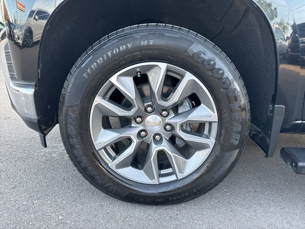 Used 2022 Chevrolet Silverado 1500 LT AWD/4WD image 29