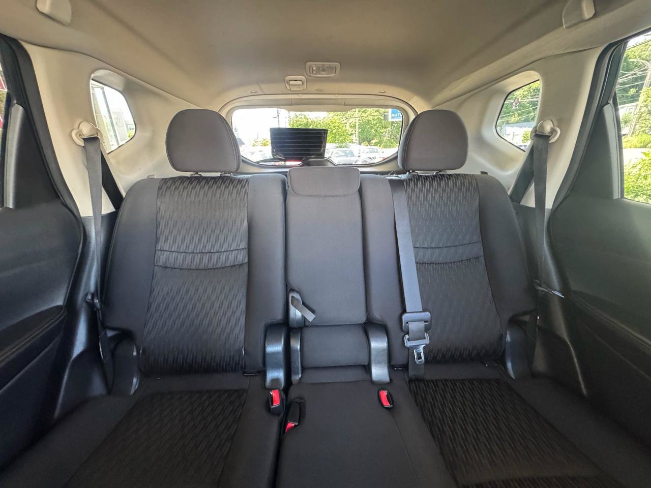 Used 2020 Nissan Rogue SV FWD image 13