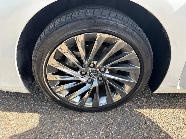 Used 2024 Lexus ES 350 w/ Technology Package FWD image 16