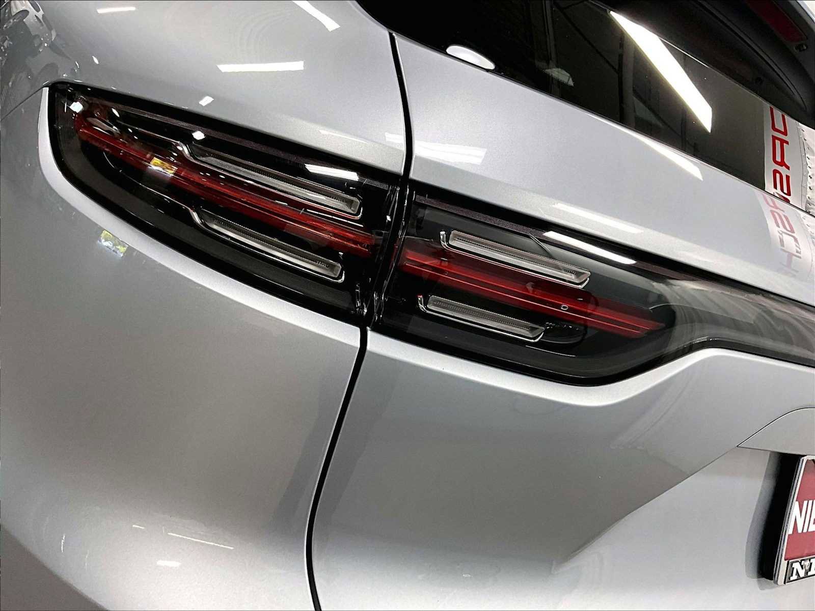 Used 2023 Porsche Cayenne image 35