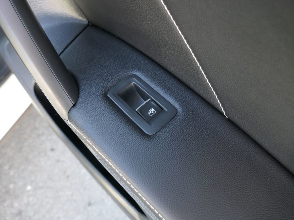 Used 2022 Volkswagen Tiguan SE R-Line image 25