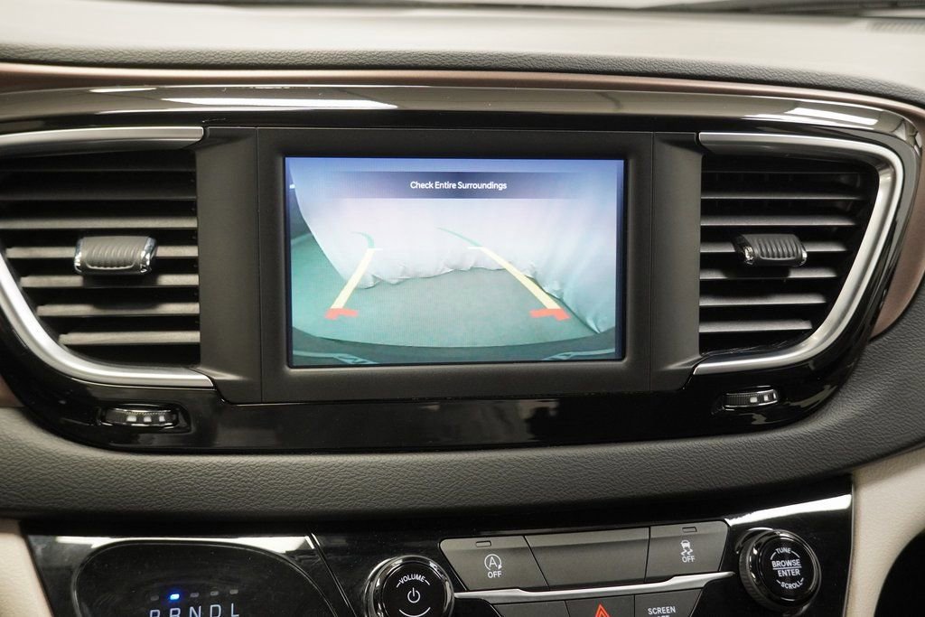 Used 2023 Chrysler Voyager LX image 28