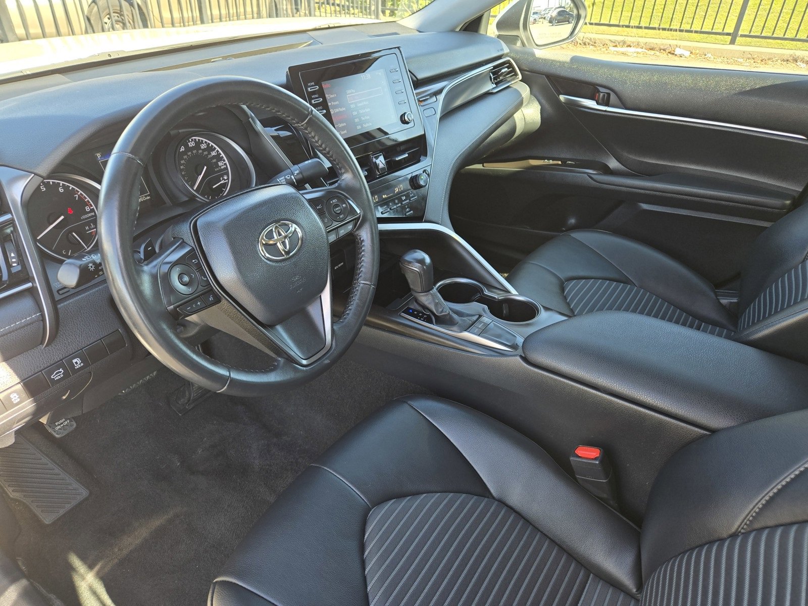 Used 2024 Toyota Camry SE image 12