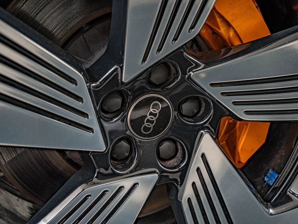 Used 2022 Audi e-tron Premium Plus w/ Premium Plus Package image 13