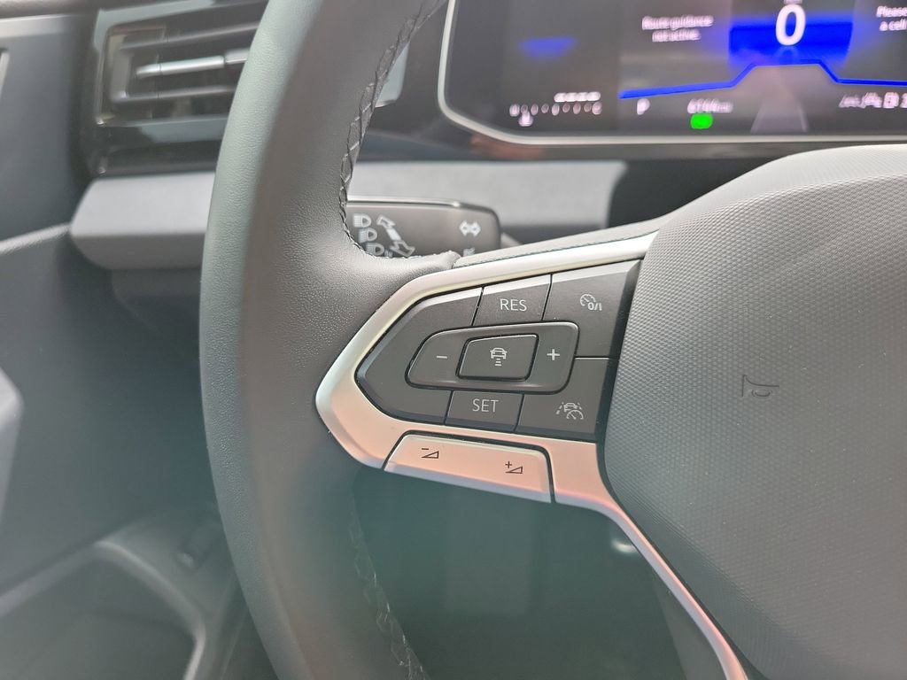 Used 2025 Volkswagen Jetta SE image 16