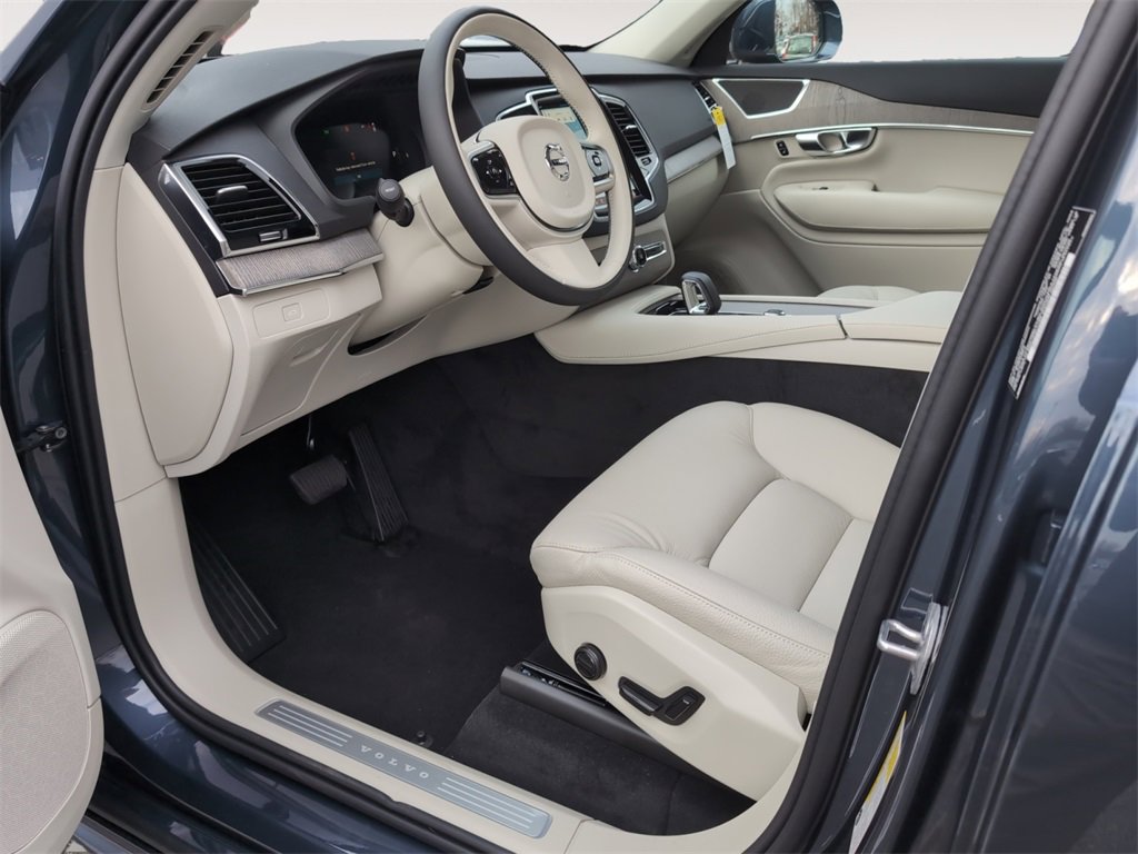 New 2025 Volvo XC90 B6 Plus w/ Protection Package Premier image 9