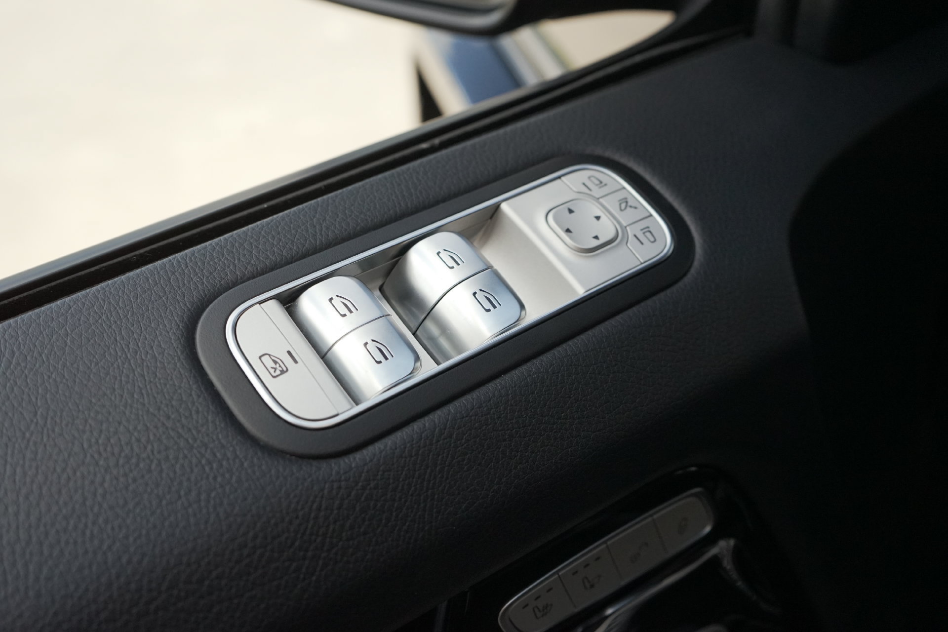 Used 2025 Mercedes-Benz G 550 image 26