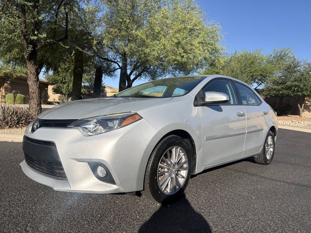 Used 2014 Toyota Corolla LE FWD image 2