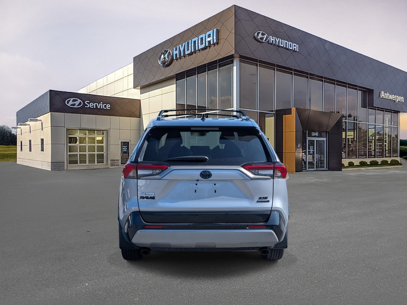 Used 2023 Toyota RAV4 XSE AWD/4WD image 4