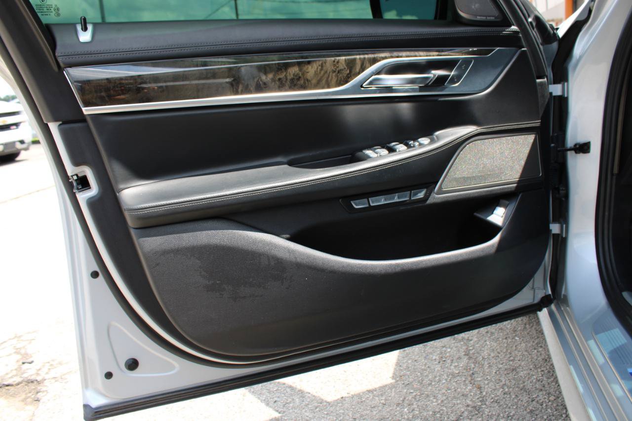 Used 2017 BMW 750i RWD image 13