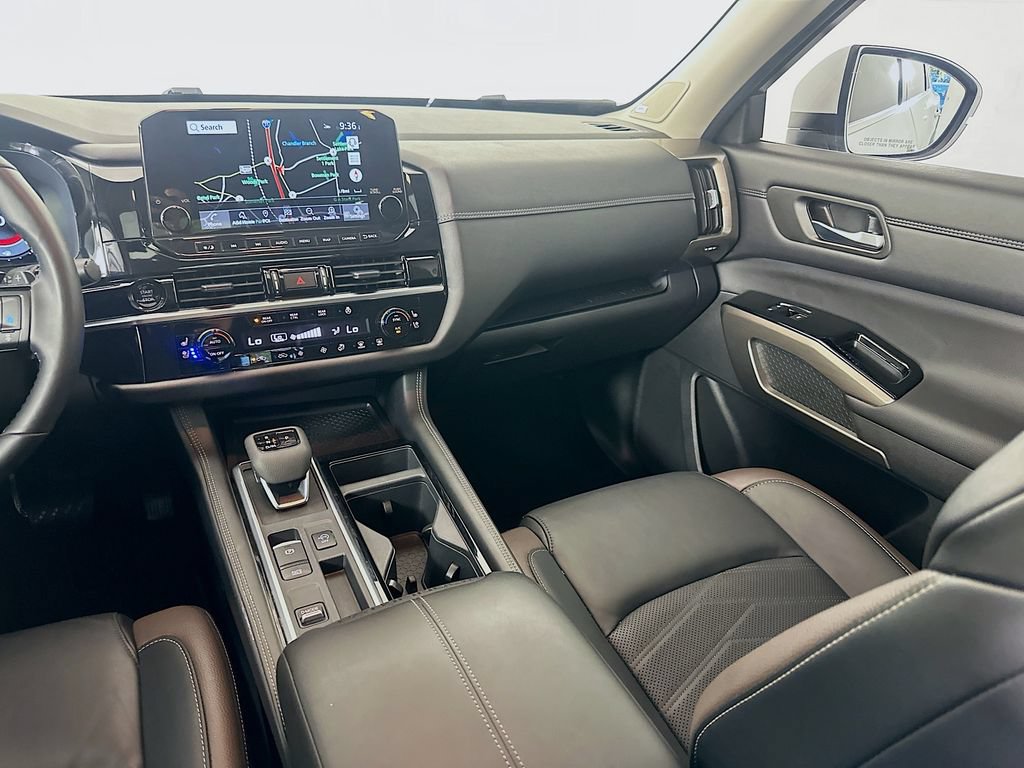 Used 2025 Nissan Pathfinder Platinum FWD image 24