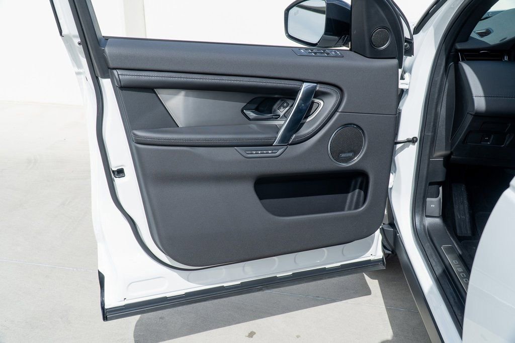 Used 2025 Land Rover Discovery Sport Dynamic SE image 12