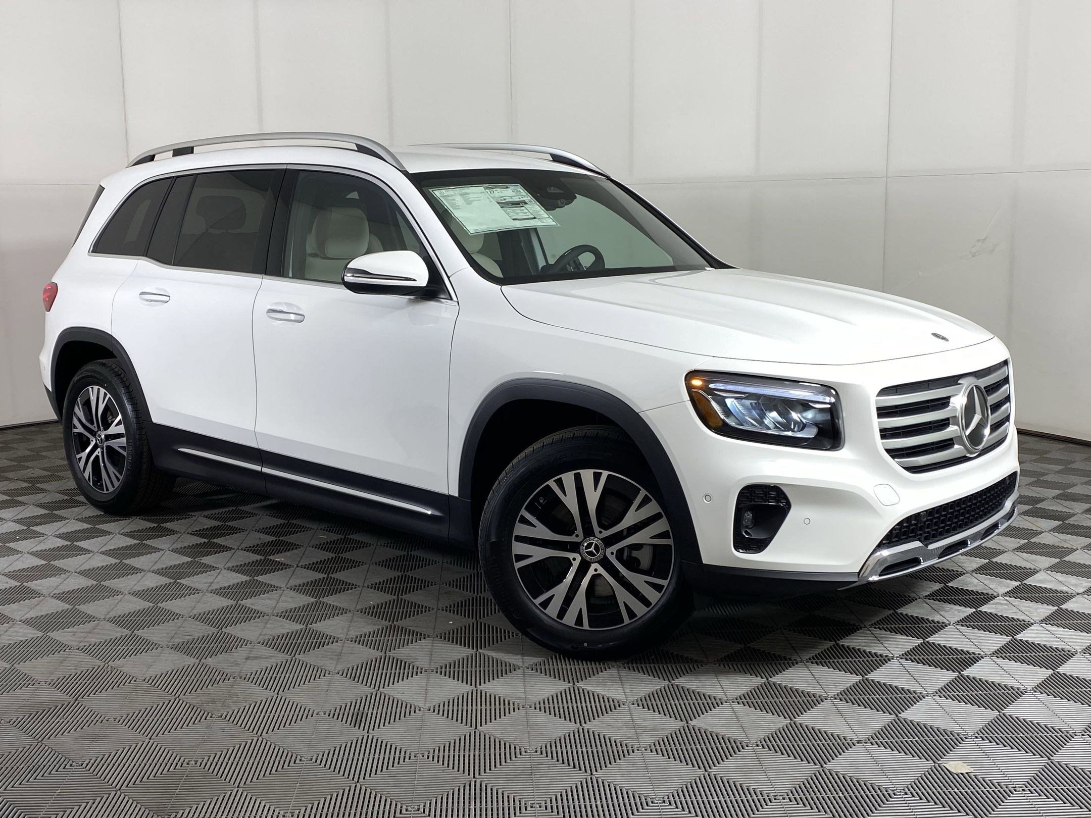 Certified 2025 Mercedes-Benz GLB 250 4MATIC image 6