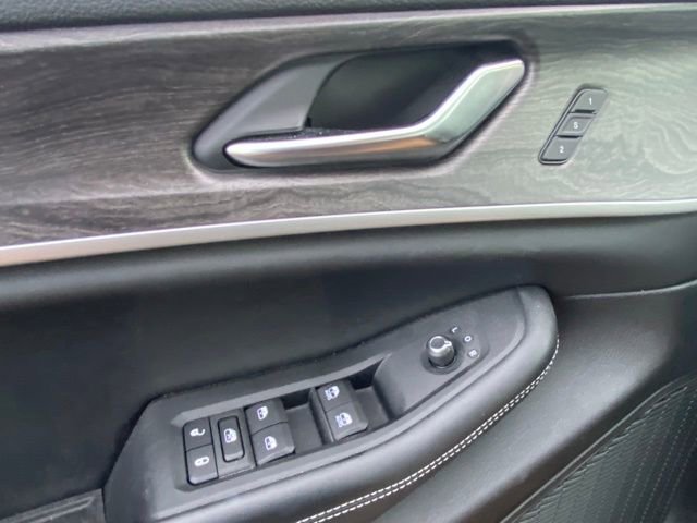 Used 2023 Jeep Grand Cherokee Limited w/ Luxury Tech Group II image 18