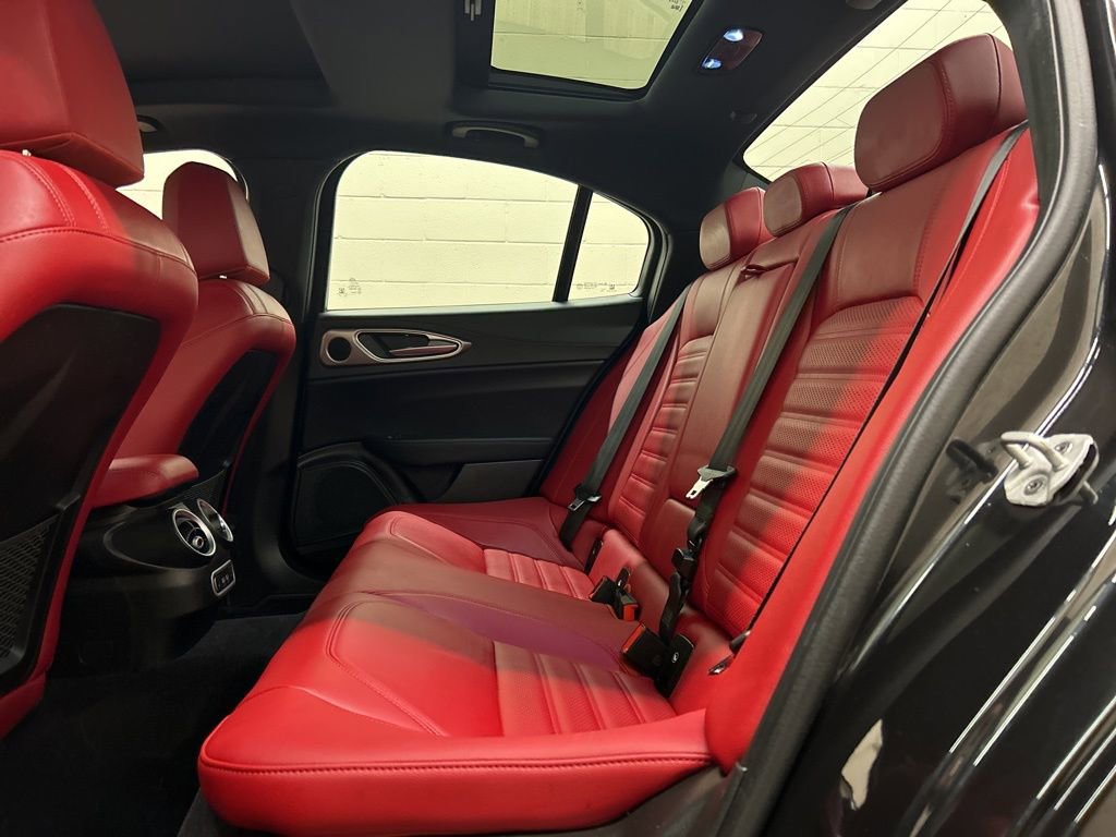 Used 2024 Alfa Romeo Giulia Veloce image 8