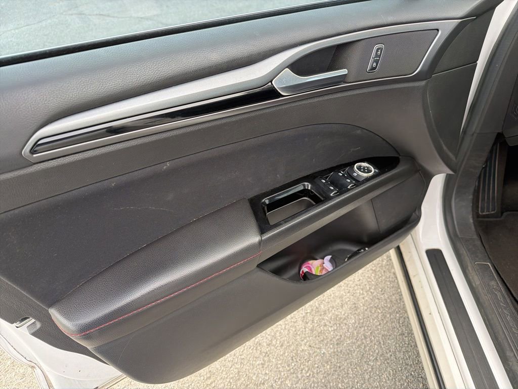 Used 2014 Ford Fusion SE image 12