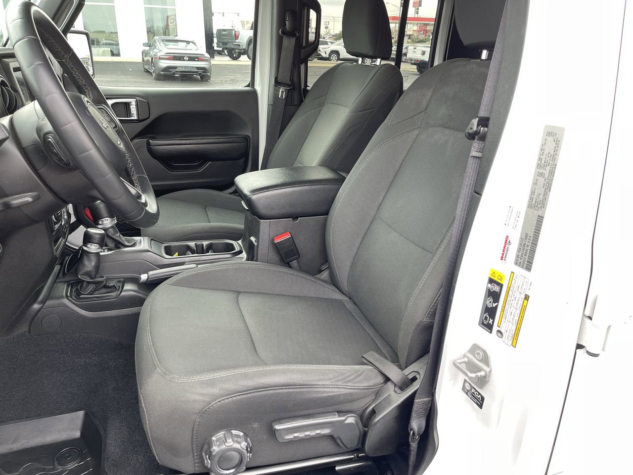 Used 2022 Jeep Gladiator Willys AWD/4WD image 19