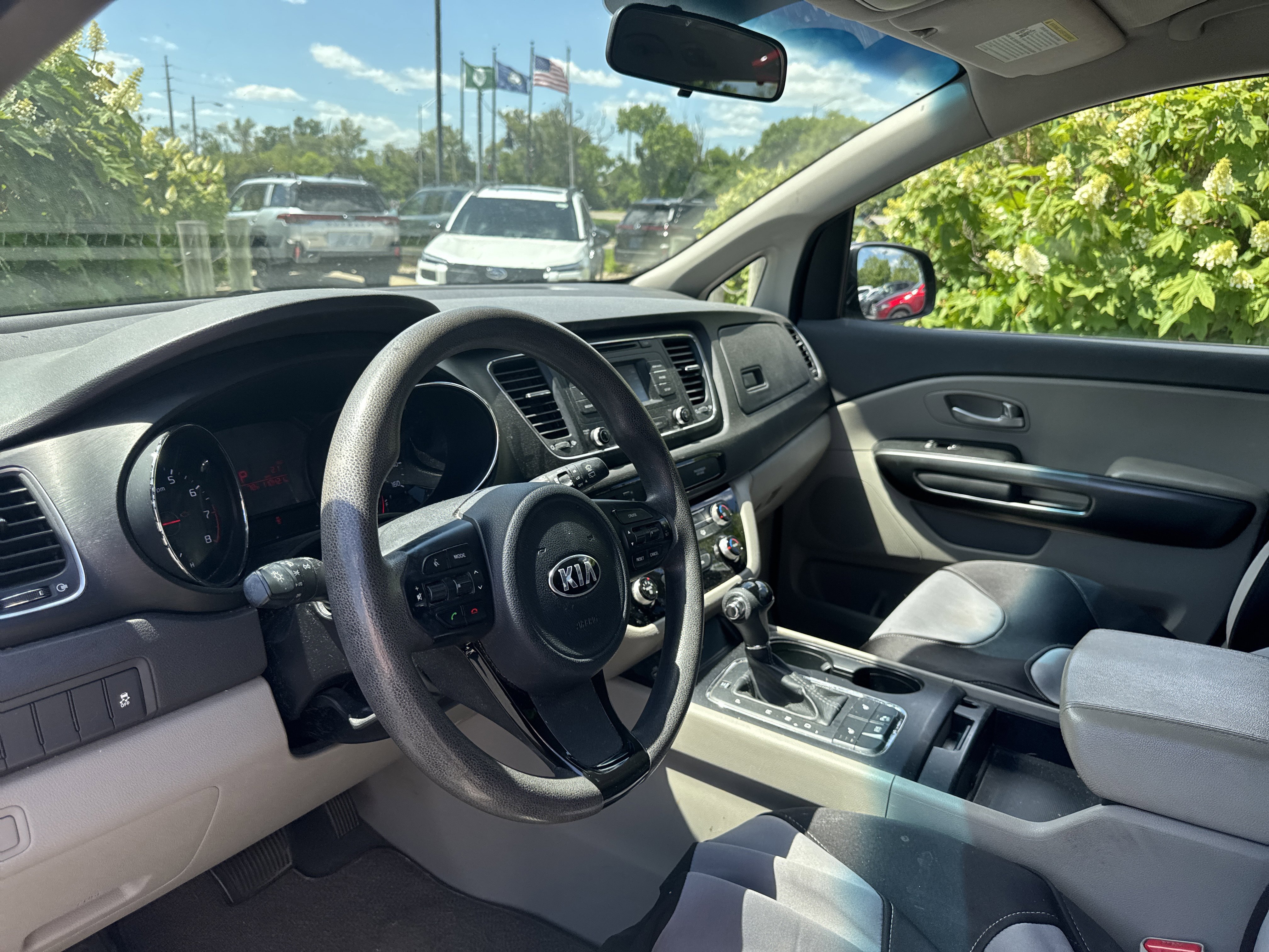 Used 2016 Kia Sedona LX w/ Option Group 020 FWD image 22