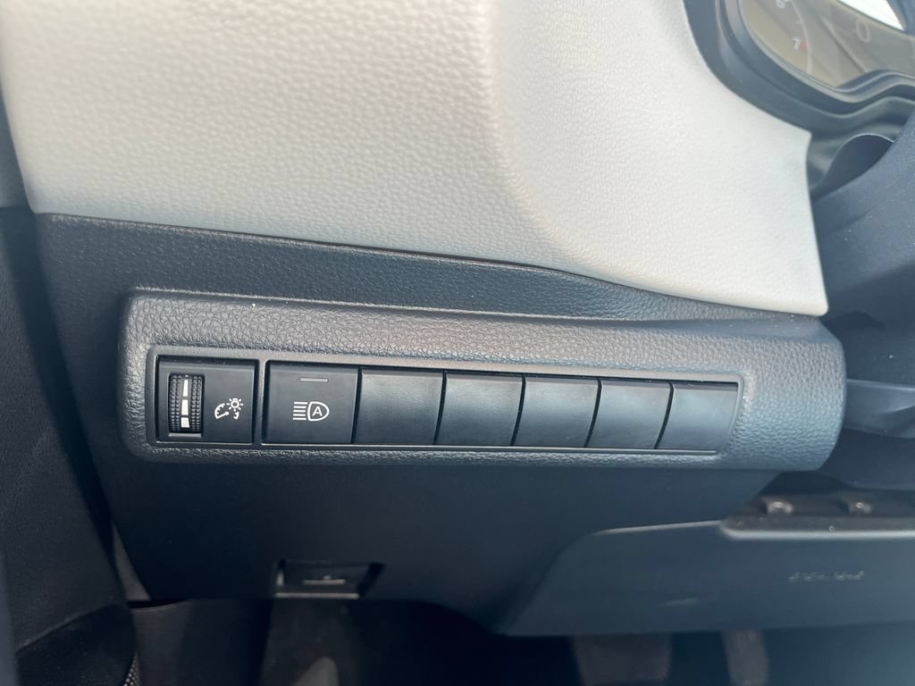 Used 2024 Toyota Corolla LE w/ LE Convenience Package FWD image 17