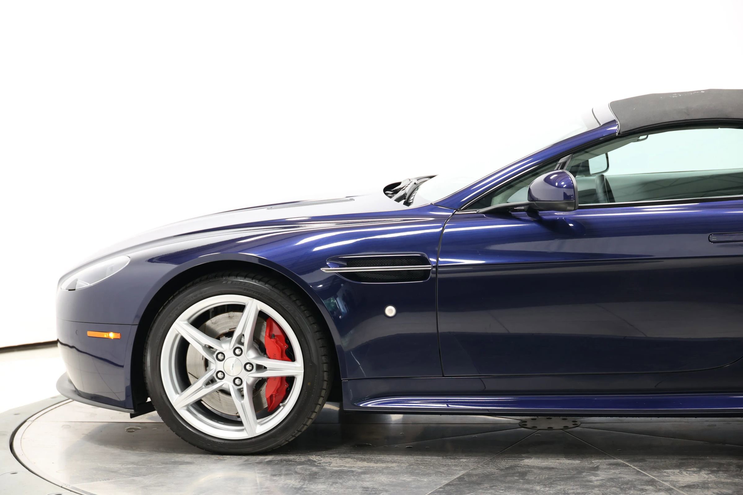 Used 2016 Aston Martin V8 Vantage GT RWD image 81