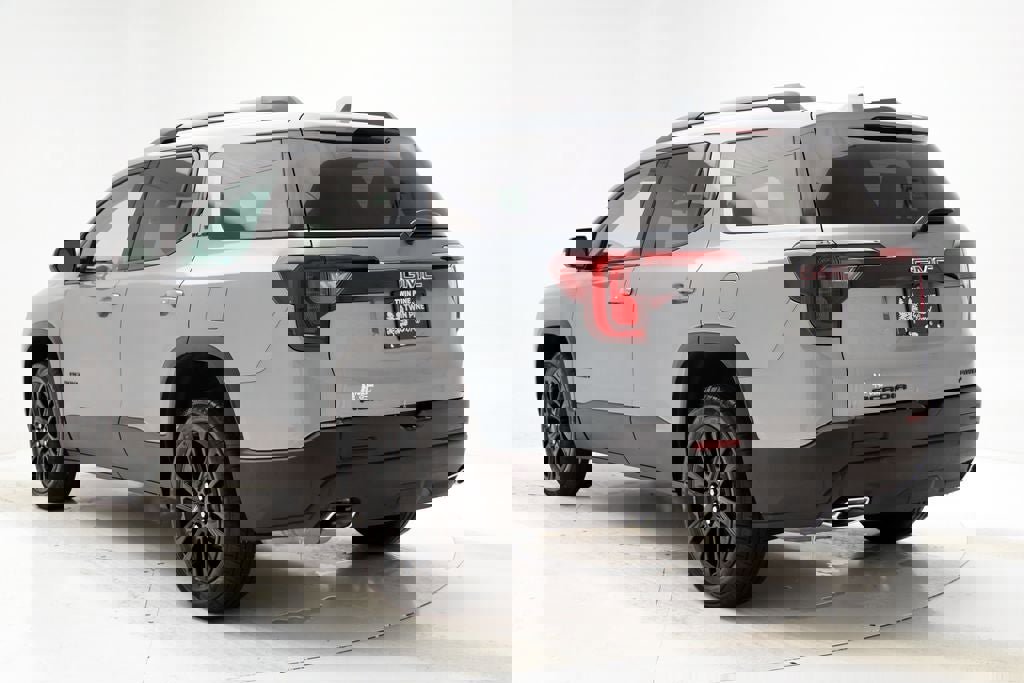 Used 2023 GMC Acadia SLE w/ Driver Convenience Package image 7