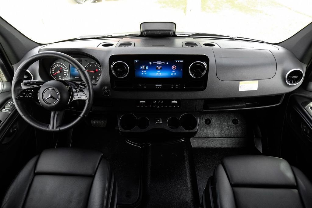 Used 2025 Mercedes-Benz Sprinter 2500 w/ Dashboard Charging Package image 10